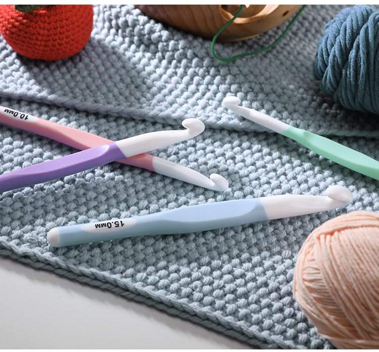 Universal Crafts Large Crochet Hook Set