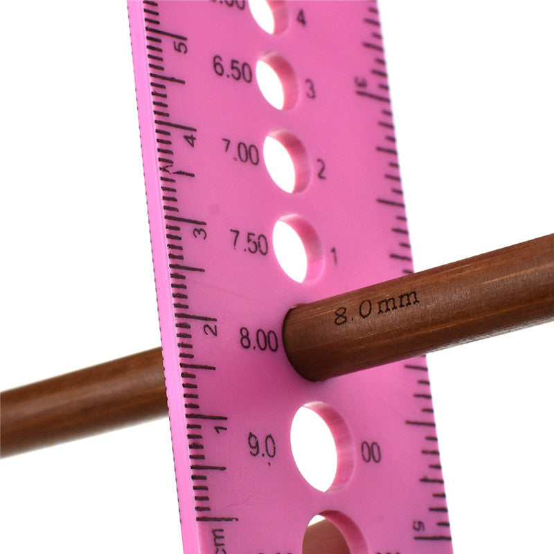 Universal Crafts Knitting Needle Gauge Ruler cm/inch*